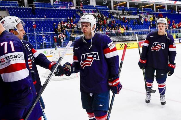 Eishockey, WM Halbfinale, USA - Kanada 160521 USA:s spelare deppar efter semifinalen i Ishockey-VM mellan Kanada och USA den 21 maj 2016 i Moskva.  Copyright: LUDVIGxTHUNMAN BB160521LT112
