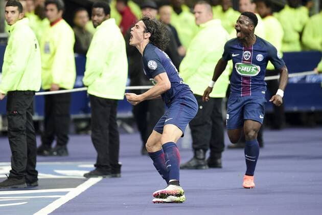 Fußball, Coupe de France Finale, Olympique Marseille - Paris St. Germain Edinson Cavani (PSG) Serge Aurier (PSG) - Fussball Frankreich, Coupe de France, Finale, Olympique Marseille vs. Paris Saint Germain PSG - 21 05 2016 JBAutissier Panoramic 