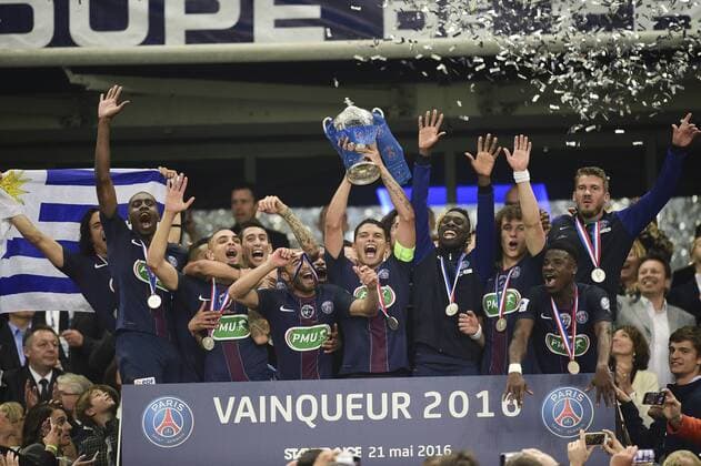 Thiago Silva (PSG) mit Trophäe - Fussball Frankreich, Coupe de France, Finale, Olympique Marseille vs. Paris Saint Germain PSG - 21 05 2016 JBAutissier Panoramic 