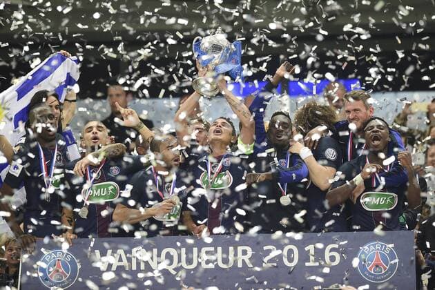 Thiago Silva (PSG) mit Trophäe - Fussball Frankreich, Coupe de France, Finale, Olympique Marseille vs. Paris Saint Germain PSG - 21 05 2016 JBAutissier Panoramic 