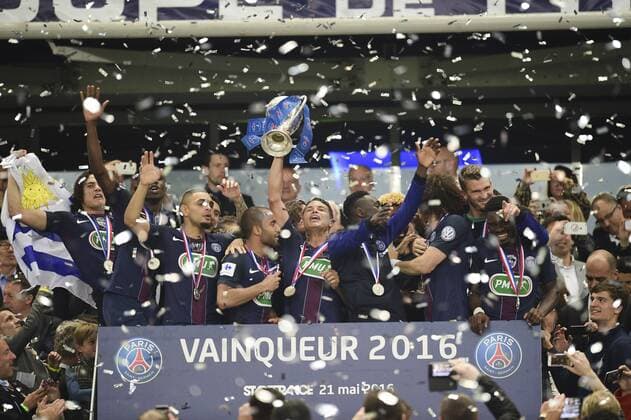 Thiago Silva (PSG) mit Trophäe - Fussball Frankreich, Coupe de France, Finale, Olympique Marseille vs. Paris Saint Germain PSG - 21 05 2016 JBAutissier Panoramic 