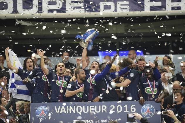 Thiago Silva (PSG) mit Trophäe - Fussball Frankreich, Coupe de France, Finale, Olympique Marseille vs. Paris Saint Germain PSG - 21 05 2016 JBAutissier Panoramic 