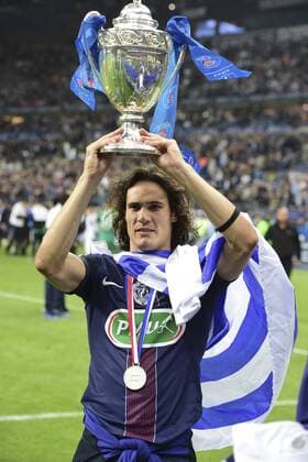 Edinson Cavani (PSG) mit Trophäe - Fussball Frankreich, Coupe de France, Finale, Olympique Marseille vs. Paris Saint Germain PSG - 21 05 2016 JBAutissier Panoramic 
