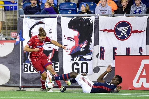 Saturday, May 21, 2016: New England Revolution midfielder JeVaughn Watson (15) tries to knock the ball away from FC Dallas midfielder Ryan Hollingshead (12) during the MLS Fussball Herren USA game between FC Dallas and the New England Revolution held at Gillette Stadium in Foxborough Massachusetts. Dallas FC defeats New England 4-2. MLS 2016: Dallas vs Revolution MAY 21 - ZUMAc04_