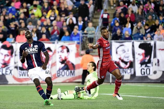 Saturday, May 21, 2016: New England Revolution defender Sambinha (40) reacts to a goal by FC Dallas forward Fabian Castillo (11) as goalkeeper Bobby Shuttleworth (22) sits on the pitch during the MLS Fussball Herren USA game between FC Dallas and the New England Revolution held at Gillette Stadium in Foxborough Massachusetts. Dallas FC defeats New England 4-2. MLS 2016: Dallas vs Revolution MAY 21 - ZUMAc04_