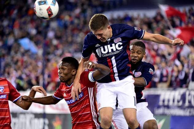 Saturday, May 21, 2016: New England Revolution midfielder Kelyn Rowe (11) leaps over FC Dallas forward Fabian Castillo (11) to head the ball during the MLS Fussball Herren USA game between FC Dallas and the New England Revolution held at Gillette Stadium in Foxborough Massachusetts. Dallas FC defeats New England 4-2. MLS 2016: Dallas vs Revolution MAY 21 - ZUMAc04_