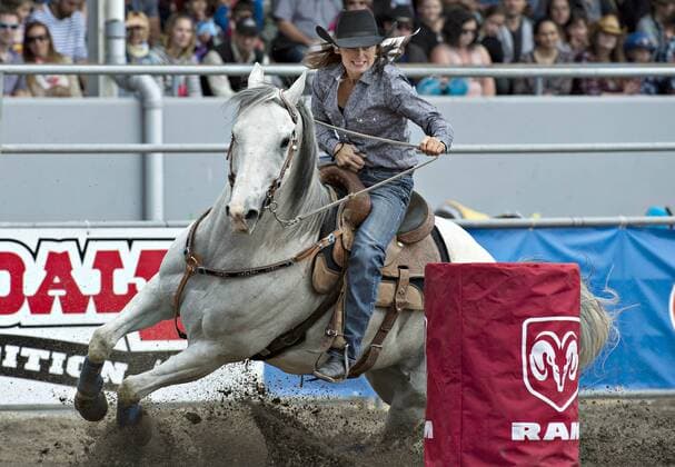 Rodeo in Surrey, Kanada (160522) -- SURREY, May 22, 2016 -- A cowgirl competes in the ladies barrel racing during the Cloverdale Rodeo in Surrey, Canada, May 21, 2016. More than 95 cowboys and cowgirls competed their riding skills at the 70th Cloverdale Rodeo in Surrey, Canada. Cloverdale Rodeo is one of the biggest and longest running rodeo event in North America. ) (cyc) CANADA-SURREY-CLOVERDALE RODEO AndrewxSoong 
