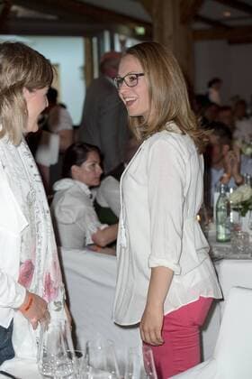 GOLF - Karin Orgeldinger (DSV Sportdirektorin) im Gespräch mit Magdalena Neuner ( im 4. Monat schwanger ) am 21.05.2016 während der Siegerehrung der Tobi Angerer Golf Challenge im Golf Resort Achental, Grassau, Deutschland
