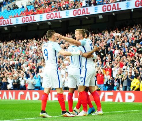 Fußball, Länderspiel, England - Türkei Friendly National football Match between England and Turkey at Etihad Stadium in Manchester , England on May 22, 2016. Pictured: England team players celebrates for Harry Kane s goal. 