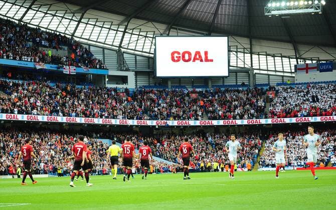 Fußball, Länderspiel, England - Türkei Friendly National football Match between England and Turkey at Etihad Stadium in Manchester , England on May 22, 2016. Pictured: England team players Kyle Walker 2 , John Stones 6 and Gary Cahill 5 celebrates after Harry Kane s goal. 