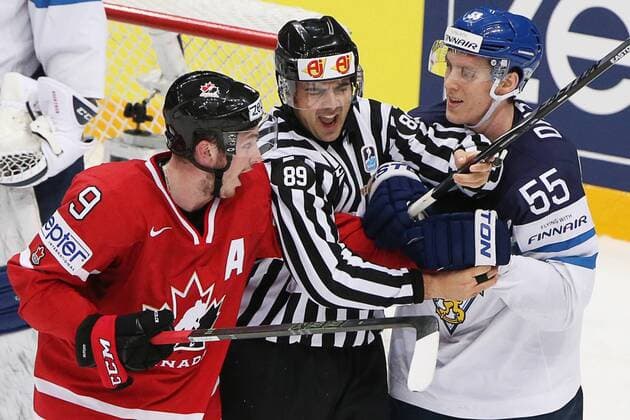 Eishockey, WM Finale, Finnland - Kanada Canada s Matt Duchene (L) and Finland s Atte Ohtamaa (R) in their 2016 IIHF World Championship WM Weltmeisterschaft final Ice hockey Eishockey match at VTB Ice Palace in Moscow, Russia, May 22, 2016. Artyom Korotayev TASS  TS0241BD