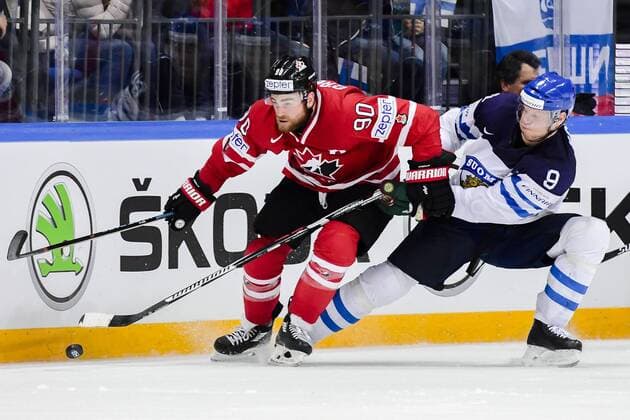 Eishockey, WM Finale, Finnland - Kanada 160522 Kanadas Ryan O«Reilly och Finlands Mikko Koivuunder finalen i Ishockey-VM mellan Finland och Kanada den 22 maj 2016 i Moskva.  Copyright: LUDVIGxTHUNMAN BB160522LT087
