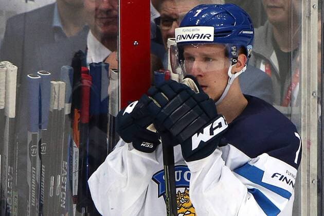 Eishockey, WM Finale, Finnland - Kanada Finland s Esa Lindell seen after losing the 2016 IIHF World Championship WM Weltmeisterschaft final Ice hockey Eishockey match against Canada at VTB Ice Palace in Moscow, Russia, May 22, 2016. The Canadian team won the game 2:0. The Canadian team won the game 2:0. Artyom Korotayev TASS  TS0241F4