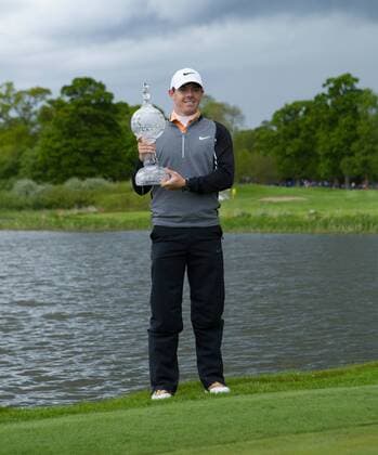 Golf, Rory McIlroy gewinnt die Dubai Duty Free Irish Open in County Kildare 22.05.2016. The K Club, Straffan, Co. Kildare, Ireland. Dubai Duty Free Irish Open Golf Championship Round 4. The winner of the Dubai Duty Free Irish Open Golf Championship Rory Mcilroy poses with his trophy on the 18th green. xPeterxFitzpatrickx  ActionPlus11740440