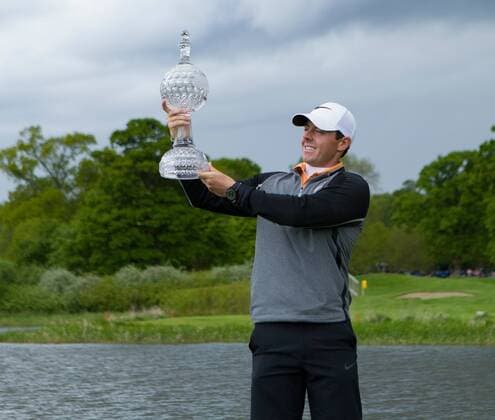 Golf, Rory McIlroy gewinnt die Dubai Duty Free Irish Open in County Kildare 22.05.2016. The K Club, Straffan, Co. Kildare, Ireland. Dubai Duty Free Irish Open Golf Championship Round 4. The winner of the Dubai Duty Free Irish Open Golf Championship Rory Mcilroy admires his new trophy. xPeterxFitzpatrickx  ActionPlus11740442