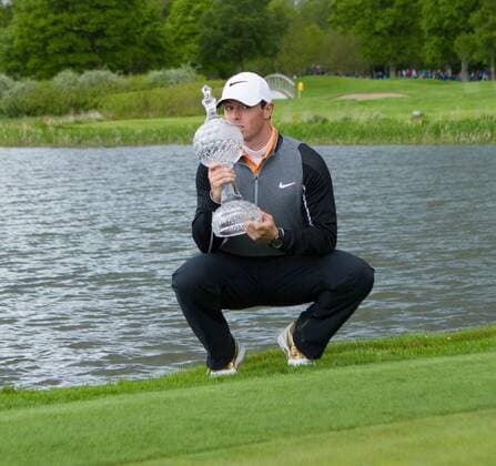 Golf, Rory McIlroy gewinnt die Dubai Duty Free Irish Open in County Kildare 22.05.2016. The K Club, Straffan, Co. Kildare, Ireland. Dubai Duty Free Irish Open Golf Championship Round 4. The winner of the Dubai Duty Free Irish Open Golf Championship Rory Mcilroy kissing the trophy. xPeterxFitzpatrickx  ActionPlus11740445