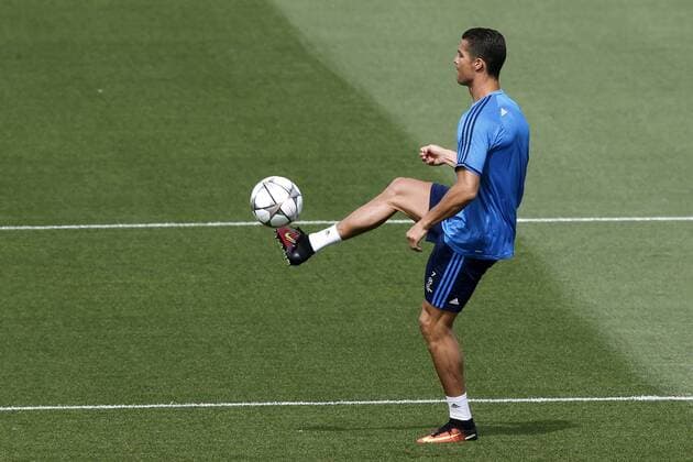 Fußball, CL Finale, Real Madrid Training Real Madrid s Portuguese striker Cristiano Ronaldo takes part in a training session at the Valdebebas sports complex in Madrid, Spain, 24 May 2014. Real Madrid will face Atletico Madrid in the UEFA Champions League final at the San Siro stadium in Milano, Italy, on 28 May. Real Madrid training session !ACHTUNG: NUR REDAKTIONELLE NUTZUNG!  20160524-635996888811736149