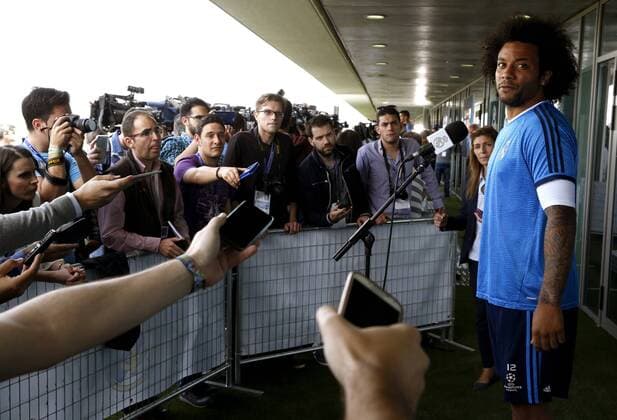 Real Madrid s Brazilian defender Marcelo Vieira (R) adresses to the media during the Open Media Day after the training session held at the Valdebebas Sports Complex in Madrid, Spain on 24 May 2014. Real Madrid will face Atletico Madrid in the UEFA Champions League final at San Siro stadium in Milano, Italy, upcoming 28 May. Real Madrid Open Media Day !ACHTUNG: NUR REDAKTIONELLE NUTZUNG!  20160524-635997010912353516