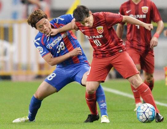 FC Tokyo vs Shanghai SIPG in ACL knockout-stage Keigo Higashi of Japan s FC Tokyo (L) and Dario Leonardo Conca of China s Shaghai SIPG battle for the ball during the first half of their Asian Champions League s Round of 16 match in Shanghai on May 22, 2016. 