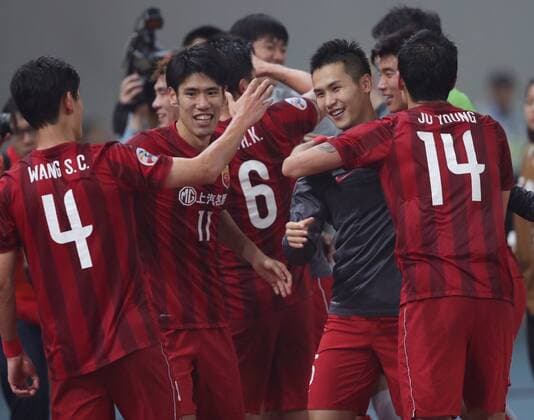 (160524) -- SHANGHAI, May 24, 2016 -- Players of China s Shanghai SIPG celebrate after winning the second round of 1 8 finals against Japan s FC Tokyo at the Asian Football Confederation (AFC) Asian Champions Legaue in Shanghai, China, on May 24, 2016. Shanghai SIPG won 1-0. ) (SP)CHINA-SHANGHAI-AFC CHAMPIONS LEAGUE FanxJun 