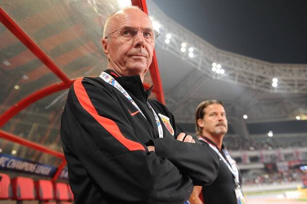 Head coach Sven-Goran Eriksson of China s Shanghai SIPG watches his players competing against Japan s FC Tokyo during the first half of their Round of 16 soccer match of the AFC Champions League 2016 in Shanghai, China, 24 May 2016. Wu Lei s dramatic injury-time winner put Sven-Goran Eriksson s Shanghai SIPG into the AFC Champions League quarter-finals against a dumbfounded FC Tokyo on Tuesday (May 24). The Japanese visitors were seconds away from Asia s last eight until Wu struck in the 91st minute for a 1-0 win, sparking chaotic celebrations among the SIPG players and fans. SIPG s win on the away goals rule, after the last-16 tie s first leg finished 2-1, means Eriksson s side have reached the quarter-finals at their first attempt after coming through qualifying. Although SIPG are debutants, the well-travelled former England coach has seasoned performers to call on including Elkeson and Dario Conca, who have both lifted the trophy with Guangzhou Evergrande. And it was Elkeson s rocket of a shot which rebounded to Wu, who tucked away the loose ball before wheeling away and being mobbed by his team-mates. SIPG will now believe fate is on their side as they fly the Chinese flag in the latter stages, after the demise of holders Evergrande and fellow big-spenders Jiangsu Suning. Wu s late winner puts Shanghai through AFC Champions League  20160524_12947