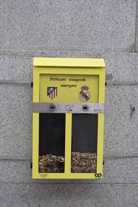 May 24, 2016 - Madrid, Madrid, Spain - The Madrid City Council has installed bins that carry incorporated two ballot box in which residents can deposit their butts snuff with a photo of Atletico Madrid or Real Madrid as his answer to this question: Who you think will win the Champions League? . Madrid Spain. May 24, 2016. The Madrid City Council has installed Ballot boxes  - ZUMAn230