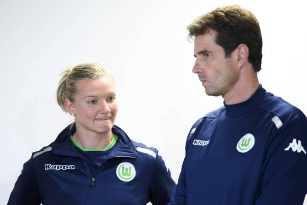 Fußball, Damen, CL Finale, VfL Wolfsburg PK und Training 160525 Wolfsburgs Alexandra Popp och tränare Ralf Kellermann under en presskonferens med Wolfsburg inför finalen i Champions League den 25 maj 2016 i Reggio Emilia.  Copyright: CARLxSANDIN BB160525CS015