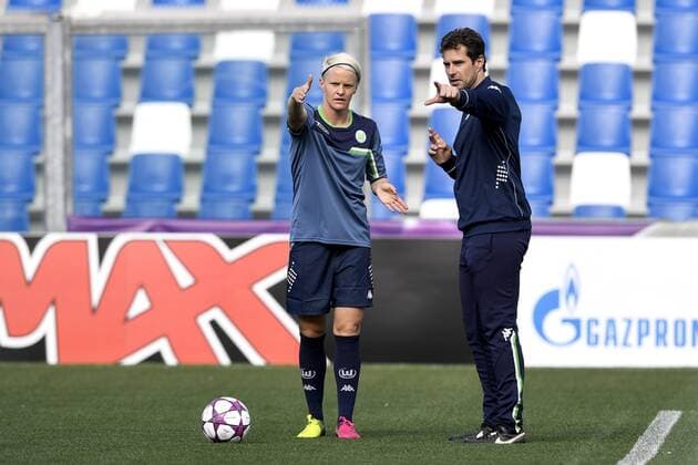 Fußball, Damen, CL Finale, VfL Wolfsburg PK und Training 160525 Wolfsburgs Nilla Fischer och tränare Ralf Kellermann under en fotbollsträning med Wolfsburg inför finalen i Champions League den 25 maj 2016 i Reggio Emilia.  Copyright: CARLxSANDIN BB160525CS028