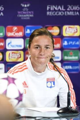 Fußball, Damen, CL Finale, Olympique Lyon PK und Training 160525 Lyons Camille Abily under en presskonferens med Lyon inför finalen i Champions League den 25 maj 2016 i Reggio Emilia.  Copyright: CARLxSANDIN BB160525CS051