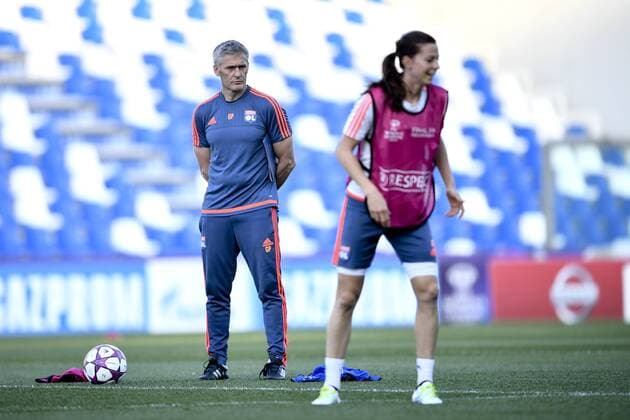Fußball, Damen, CL Finale, Olympique Lyon PK und Training 160525 Lyons tränare Gerard PrÃªcheur och Lotta Schelin under en fotbollsträning med Lyon inför finalen i Champions League den 25 maj 2016 i Reggio Emilia.  Copyright: CARLxSANDIN BB160525CS055