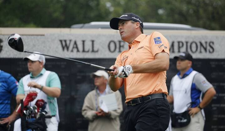 Golf, ProAm Turnier in Fort Worth May 26, 2016 - Fort Worth, TX, USA - Ryan Palmer watches his shot from the first tee at the Dean & DeLuca Invitational on May 26, 2016 in Fort Worth, Texas. Dean & DeLuca Invitational - ZUMAm67_