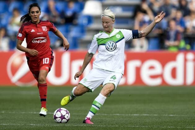 Fußball, Damen, Champions League Finale, VfL Wolfsburg - Olympique Lyon 160526 Lyons Louisa Necib och Wolfsburgs Nilla Fischer -- Champions League Finale Damen Frauenfussball Fussball VfL Wolfsburg - Olympique Lyon - 26. mai 2016 in Reggio Emilia.  Copyright: CARLxSANDIN BB160526CS029
