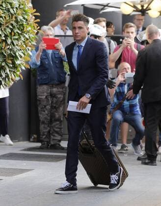 Fußball, Champions League, Ankunft Atletico Madrid in Mailand Atletico de Madrid s Uruguayan defense Jose Maria Gimenez de Vargas arrives at the hotel where the team will stay, before next Saturday s Champions League Final against Real Madrid, in Milano, Italy, 26 May 2016. ATLETICO DE MADRID ARRIVES IN MILAN !ACHTUNG: NUR REDAKTIONELLE NUTZUNG!  MIL007 20160526-635998916283102002