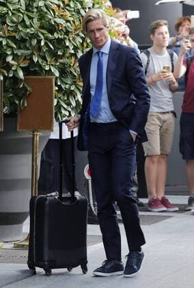 Fußball, Champions League, Ankunft Atletico Madrid in Mailand Atletico de Madrid s striker Fernando Torres arrives at the hotel where the team will stay, before next Saturday s Champions League Final against Real Madrid, in Milano, Italy, 26 May 2016. ATLETICO DE MADRID ARRIVES IN MILAN !ACHTUNG: NUR REDAKTIONELLE NUTZUNG!  MIL009 20160526-635998920399280002
