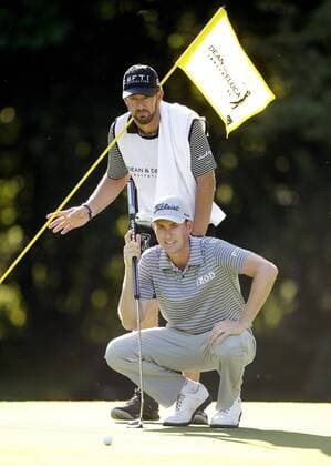 Golf, ProAm Turnier in Fort Worth May 26, 2016 - Fort Worth, TX, USA - Webb Simpson lines up a putt on the 8th green during the first round of the Dean & DeLuca Invitational at Colonial Country Club in Fort Worth, Texas, on Thursday, May 26, 2016. Dean & DeLuca Invitational - ZUMAm67_