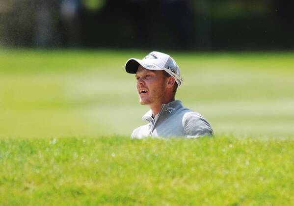 Golf - 2016 BMW PGA Golf Herren Championship Wentworth - Round Two Danny Willett hits out of a bunker COLORSPORT ANDREW COWIE 