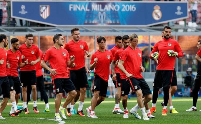 Atletico Madrid s players during the team s training session at the Giuseppe Meazza Stadium in Milan, Italy, 27 May 2016. Atletico Madrid will face Real Madrid in the UEFA Champions League Final on 28 May 2016 in Milan. Atletico Madrid training !ACHTUNG: NUR REDAKTIONELLE NUTZUNG!  20160527-635999711229179196