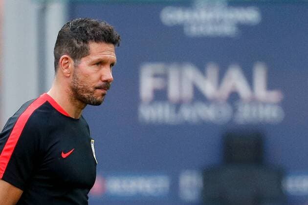Atletico Madrid s Argentian head coach Diego Simeone during the team s training session at the Giuseppe Meazza Stadium in Milan, Italy, 27 May 2016. Atletico Madrid will face Real Madrid in the UEFA Champions League Final on 28 May 2016 in Milan. Atletico Madrid training !ACHTUNG: NUR REDAKTIONELLE NUTZUNG!  20160527-635999718755099196