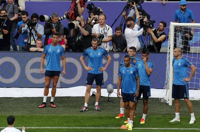 Real Madrid s players during the team s training session at San Siro Stadium in Milan, Italy, 27 May 2016. Real Madrid will face Atletico de Madrid in the UEFA Champions League Final on 28 May 2016 in Milan. REAL MADRID TRAINING SESSION !ACHTUNG: NUR REDAKTIONELLE NUTZUNG!  MIL010 20160527-635999774951519397
