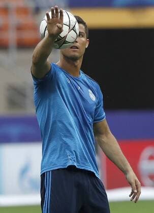 Real Madrid s Portuguese striker Cristiano Ronaldo during the team s training session at San Siro Stadium in Milan, Italy, 27 May 2016. Real Madrid will face Atletico de Madrid in the UEFA Champions League Final on 28 May 2016 in Milan. REAL MADRID TRAINING SESSION !ACHTUNG: NUR REDAKTIONELLE NUTZUNG!  MIL021 20160527-635999784395827397