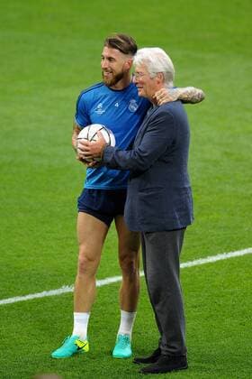 Bilder des Tages - SPORT Sergio Ramos and Richard Gere training real madrid of Round final of the CHAMPIONS league soccer match at the Giuseppe Meazza estadium San Siro Milan - Italy by May 27 2016  xMiguelxLopezx xRealxMadridx-xAtleticoxdexMadrid.xCHAMPIONSxleague,xmatchxfinalx