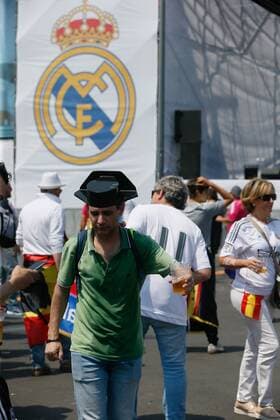 MILAN (ITALY) 28 05 2016. Supporters of Real Madrid enjoy Fan Zone in Milan. Real Madrid will face Atletico Madrid in the UEFA Champions League Final on 28 May 2016 in Milan. SUPPORTERS !ACHTUNG: NUR REDAKTIONELLE NUTZUNG!  MD 20160528-636000375765878907