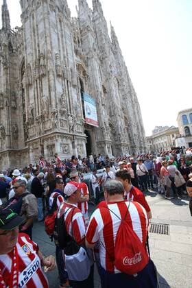 MILAN (ITALY) 28 05 2016. Supporters of Atletico Madrid enjoy Fan Zone in Milan. Real Madrid will face Atletico Madrid in the UEFA Champions League Final on 28 May 2016 in Milan. SUPPORTERS !ACHTUNG: NUR REDAKTIONELLE NUTZUNG!  MD 20160528-636000425984777670