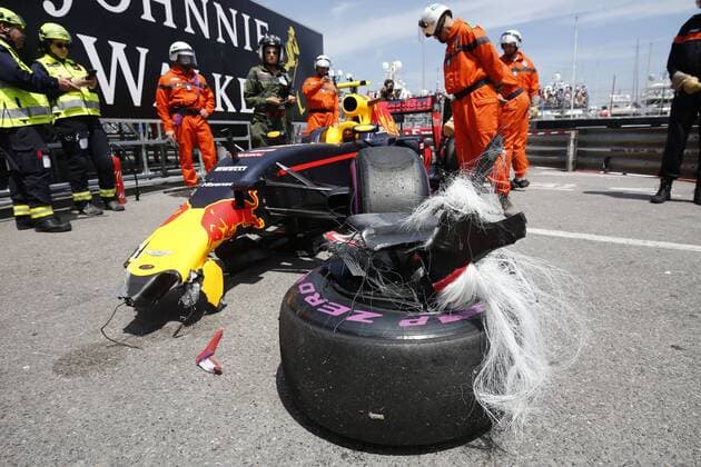 Themen der Woche - Sport Bilder des Tages - SPORT Motorsports: FIA Formula One World Championship WM Weltmeisterschaft 2016, Grand Prix of Monaco, car of 33 Max Verstappen (NLD, Red Bull Racing) after crash xHOCHxZWEIx