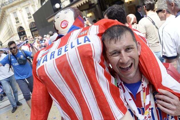 Milano 28 05 2016 - finale Champions League Atletico Madrid-Fans auf der Piazza Duomo 