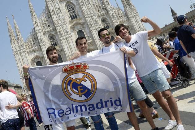 Milano 28 05 2016 - finale Champions League Real Madrid-Fans auf der Piazza Duomo 