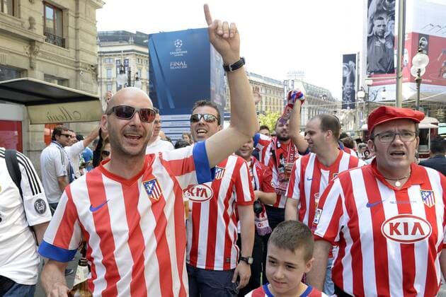 Milano 28 05 2016 - finale Champions League Atletico Madrid-Fans auf der Piazza Duomo 