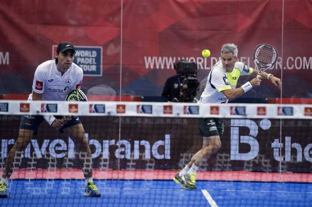 Juan Mieres (L) and Miguel Lamperti in action against Fernando Belasteguin and Pablo Lima during the men s semifinal game of the World Padel Tour Madrid Open in Las Rozas, close to Madrid, 28 May 2016. Men semifinal !ACHTUNG: NUR REDAKTIONELLE NUTZUNG!  GRA332 20160528-636000553622894533
