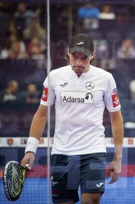 Juan Mieres action against Fernando Belasteguin and Pablo Lima during the men s semifinal game of the World Padel Tour Madrid Open in Las Rozas, close to Madrid, 28 May 2016. Men semifinal !ACHTUNG: NUR REDAKTIONELLE NUTZUNG!  GRA332 20160528-636000554326918020