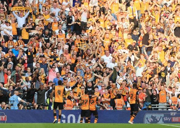 28.05.2016. Wembley Stadium, London, England. Skybet Championship Play Off Final. Sheffield Wednesday versus Hull. Hull City Midfielder Mohamed Diam& xe9; makes it 1-0 Hull and celebrates with Hull City Midfielder Ahmed Elmohamady in front of their fans xMarkxKertonx  ActionPlus11742684